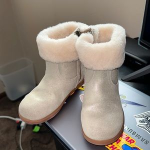 Little girls Ugg boots